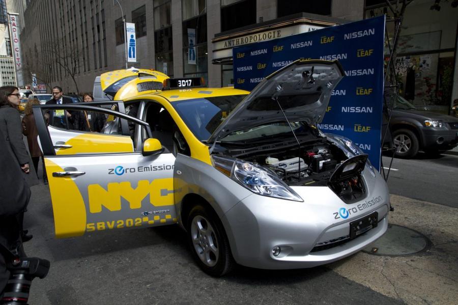  Nissan Leaf NYC taxi 2013 года  (фото 3 из 24)